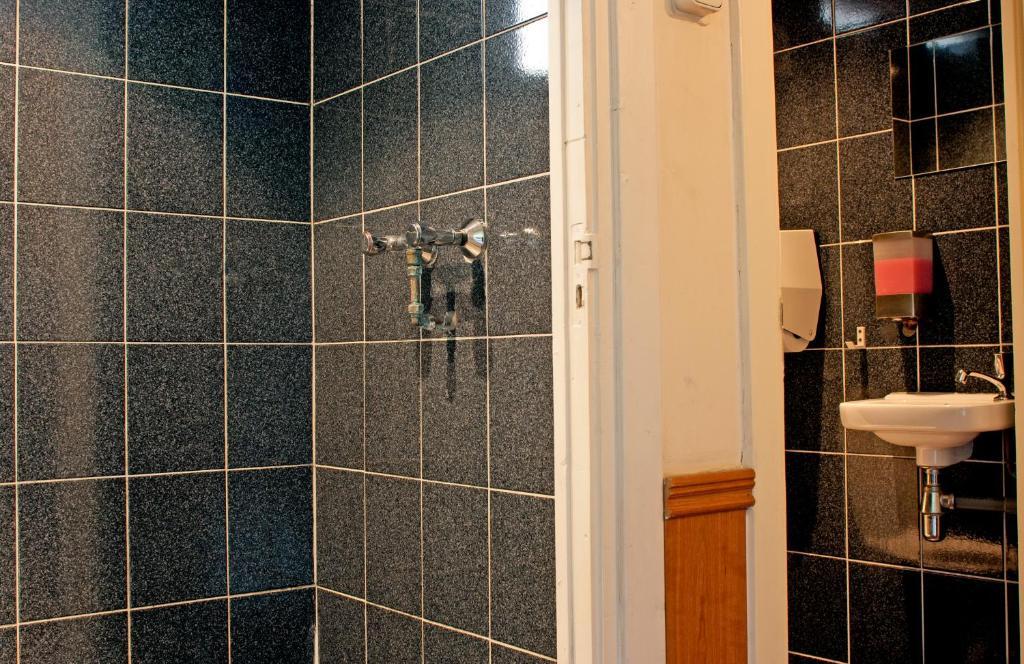 Chambre Simple avec Salle de Bains Commune